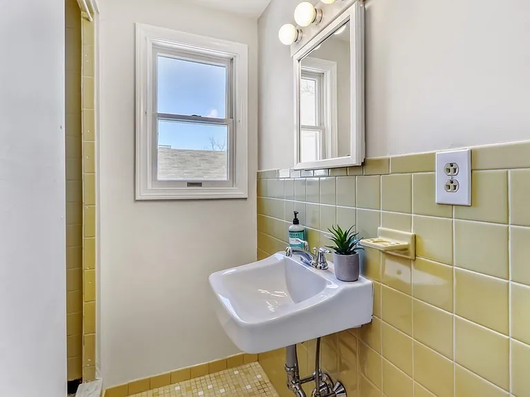 27 Emery St #2 — Photo 18