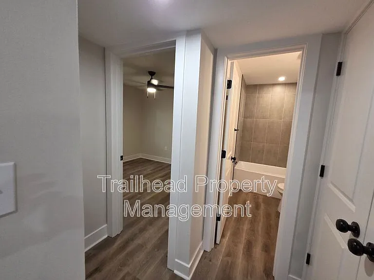 1107 W 40th St #1 — Photo 10