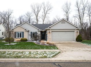 811 Falcon Creek Pkwy, Fort Wayne, IN