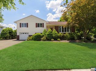 753 Village Rd, Oradell, NJ 07649