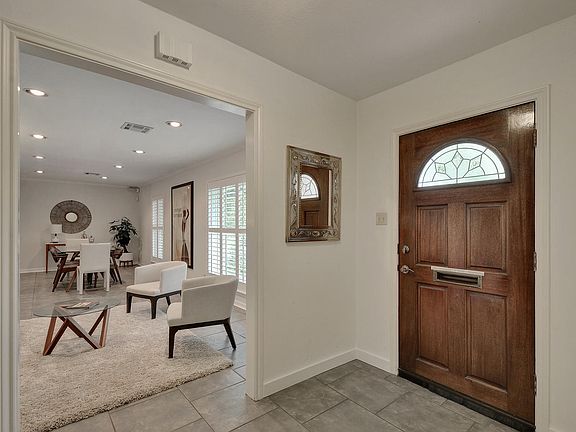 3rd image of 1717 Bartoncliff Dr