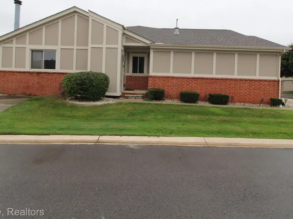 42266 Brookview Ln #1, Clinton Township, MI 48038
