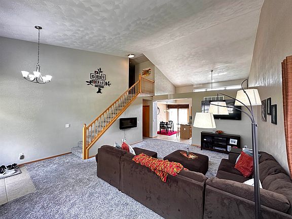 4th image of 1551 Livingston Dr