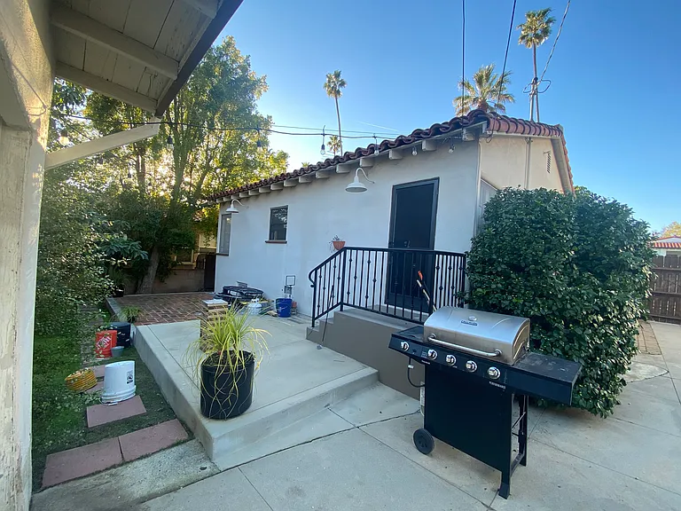 1418 Spazier Ave — Photo 5