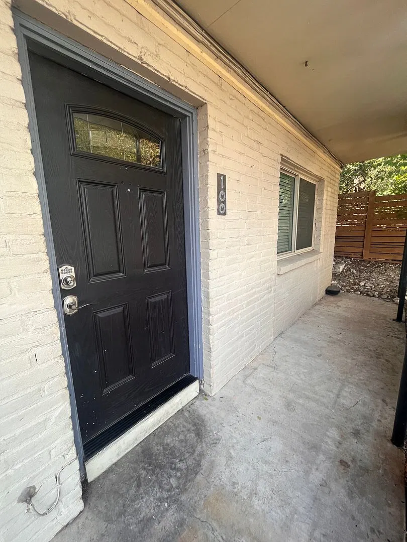 2Bed/2Bath Condo in Travis Heights — Photo 2