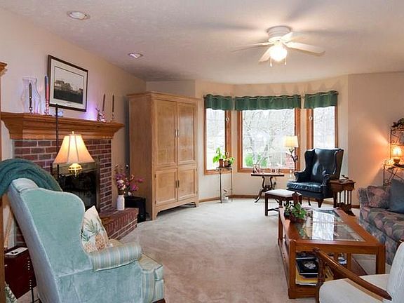 4th image of 6377 Meadowbrook Dr