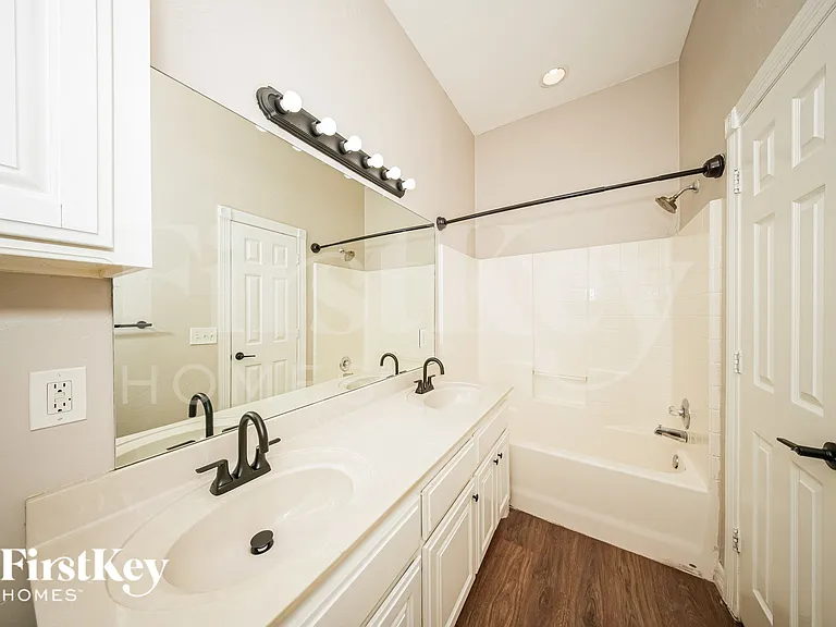 17205 Vitoria Dr — Photo 13