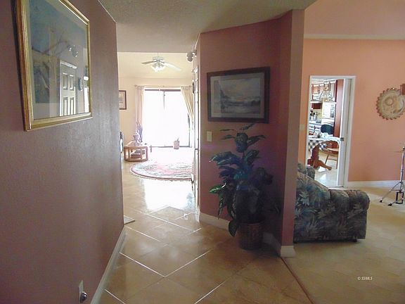 4th image of 917 Carolyn St