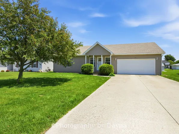 475 S Elm Ave, Saint Anne, IL 60964