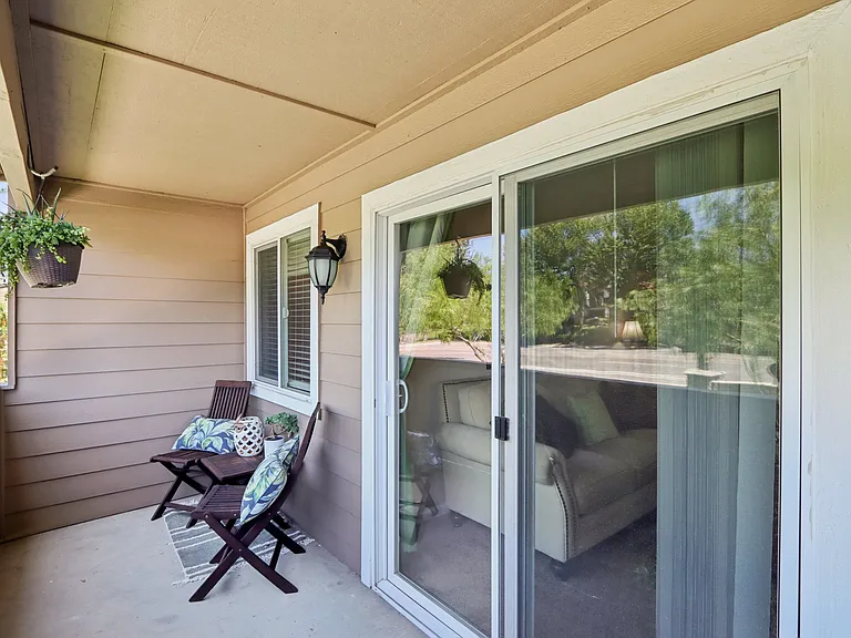 2 Bedroom 2 Bathroom Model (1,093 sqft.)

15 ft. Balcony