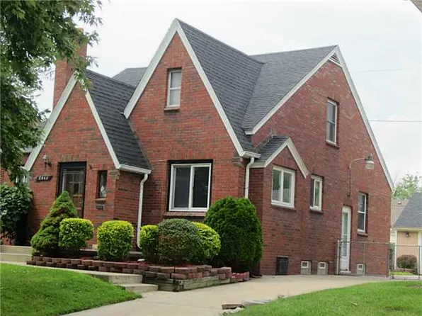 2643 Eastmoreland Dr, Oregon, OH 43616