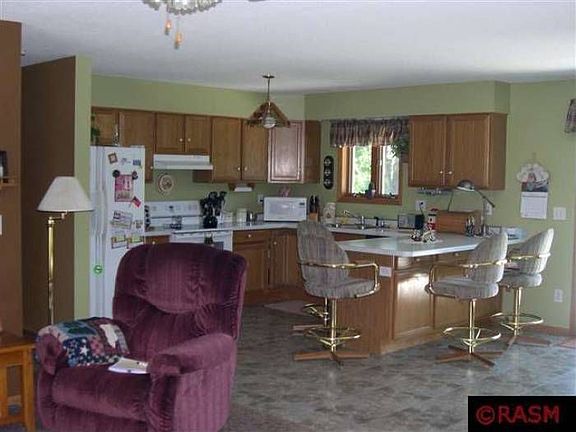 2nd image of 229 Laclaire St