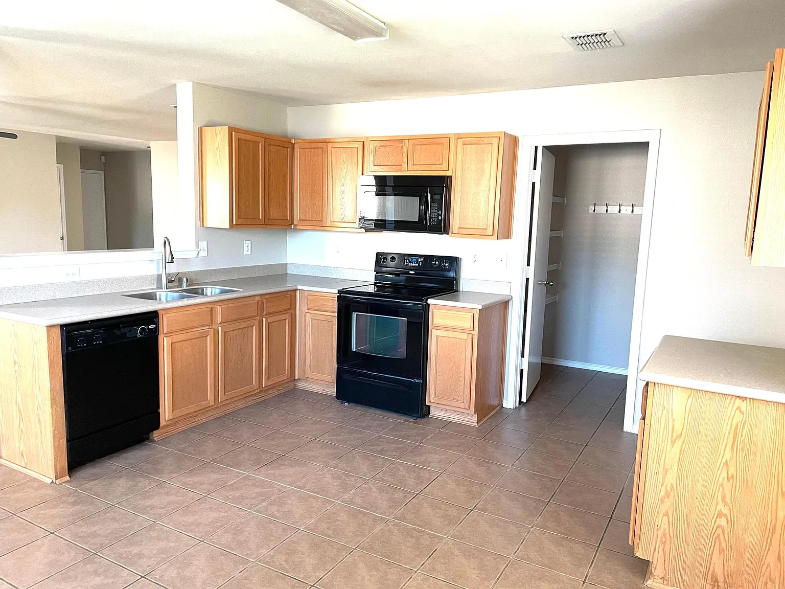 3 bed, 1511 sqft, $1,795 — Photo 4