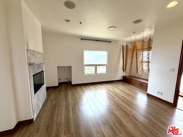 10827 Pacific View Dr — Photo 27
