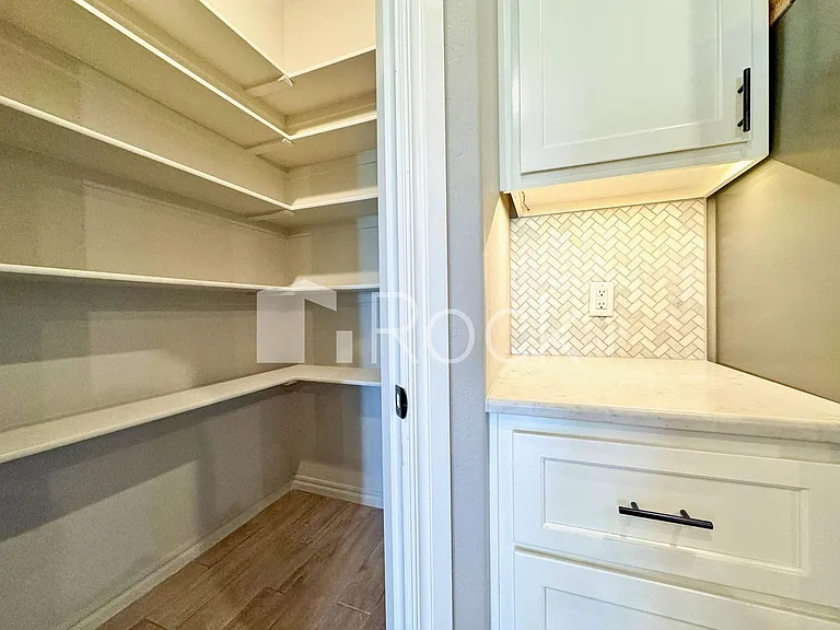 19113 Grove Pkwy — Photo 14