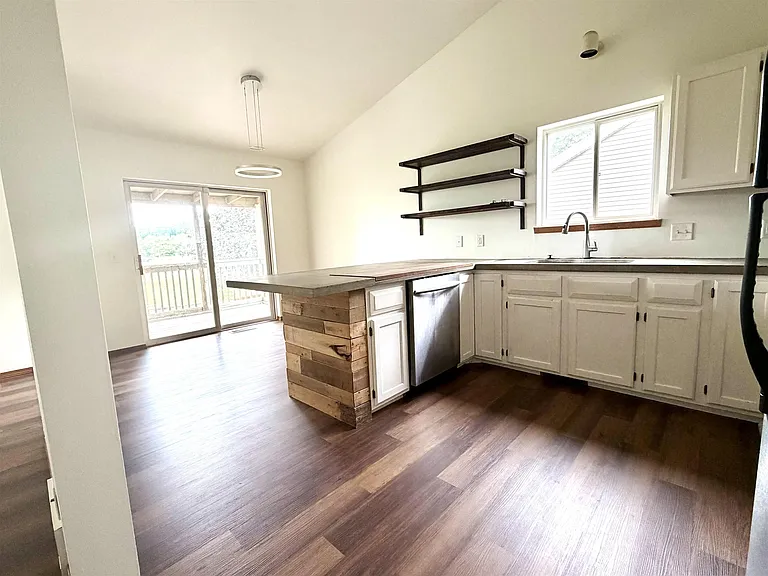 1217 Glacier Hill Dr — Photo 9