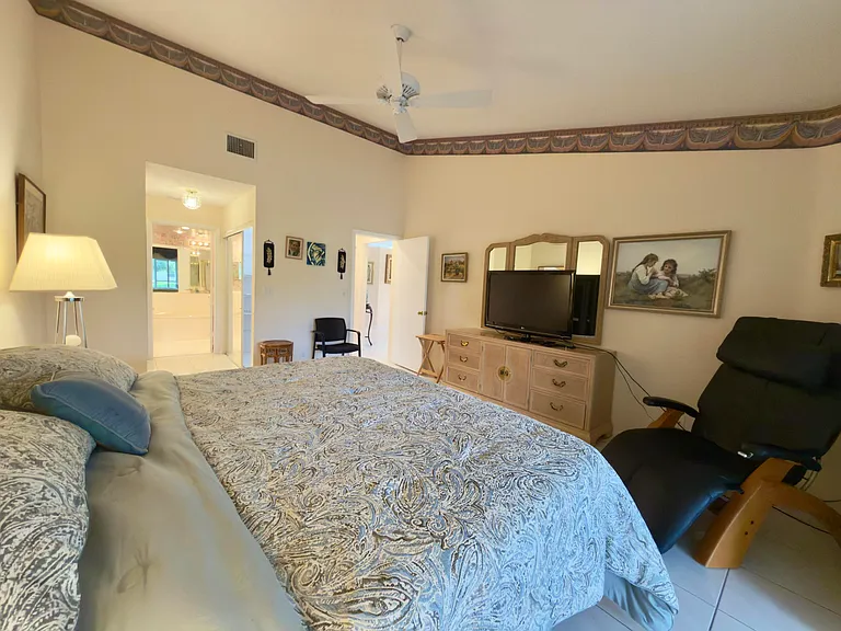 7922 Sandy Pointe Dr — Photo 27