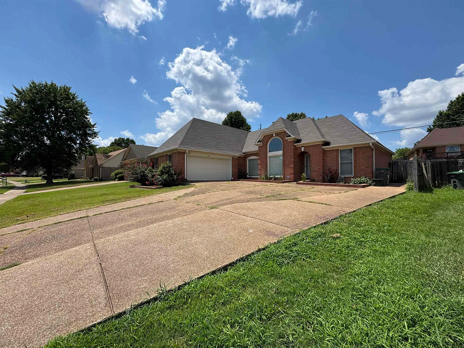 3 bed, 2.0 bath, 1706 sqft, $1,800 — Photo 2