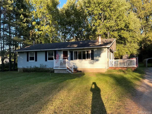 6266 Turner Rd, Flushing, MI 48433