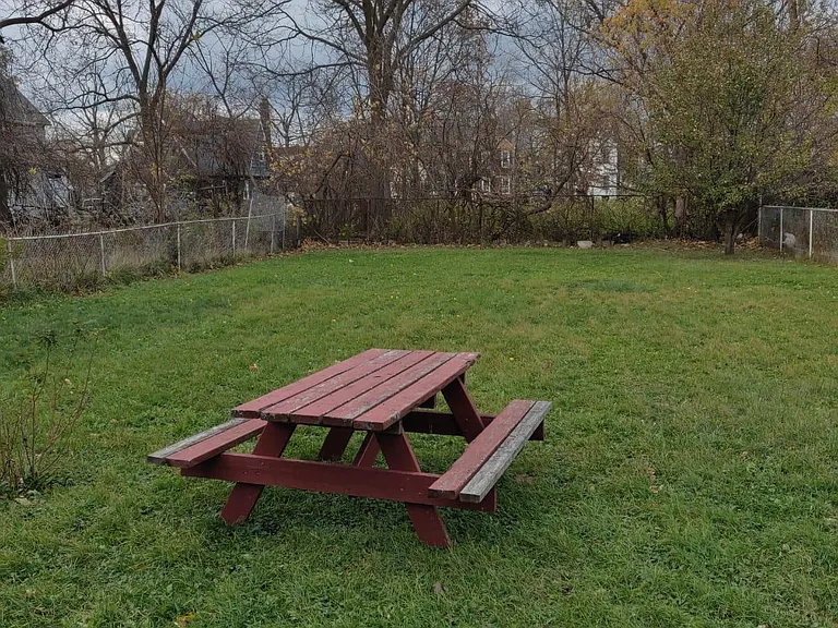 1344 Linwood Ave — Photo 19