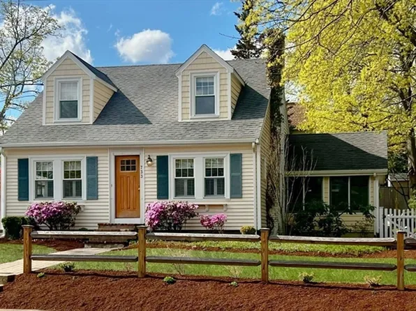 733 Watertown St, Newton, MA 02460