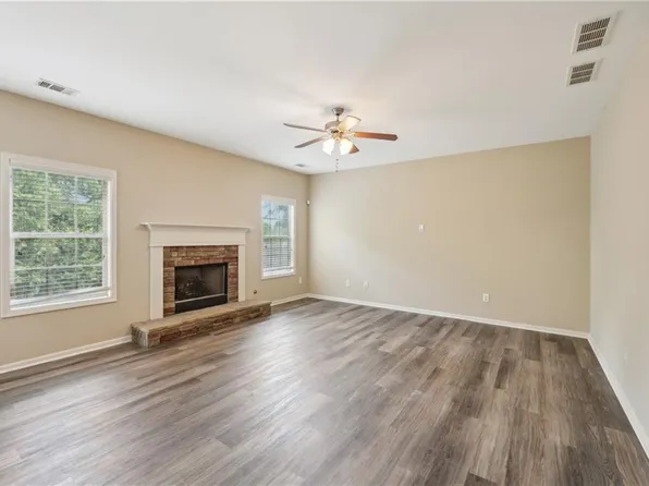 534 Calgary Downs Dr, Winder, GA 30680