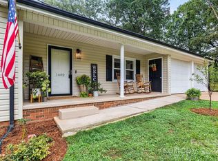 1602 26th St NE, Hickory, NC 28601