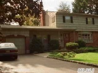 4 Woodland Dr, Old Bethpage, NY 11804