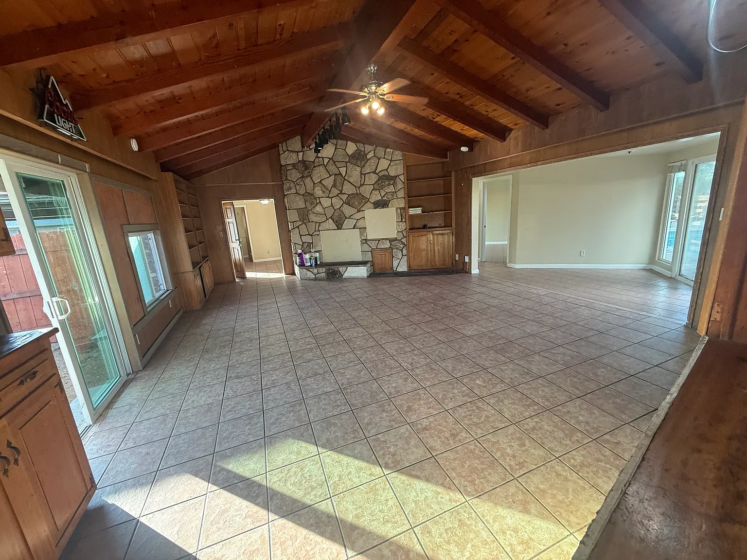 7 bed, 3.5 bath, 2766 sqft, $12,200 — Photo 4