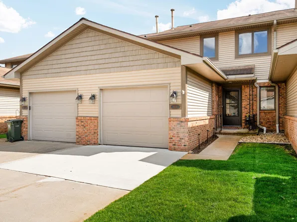 804 Moore Dr, Chelsea, MI 48118