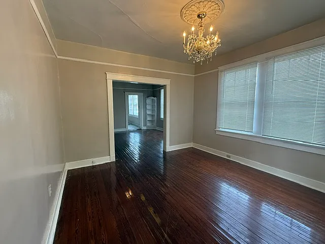 4001 Banks St — Photo 5