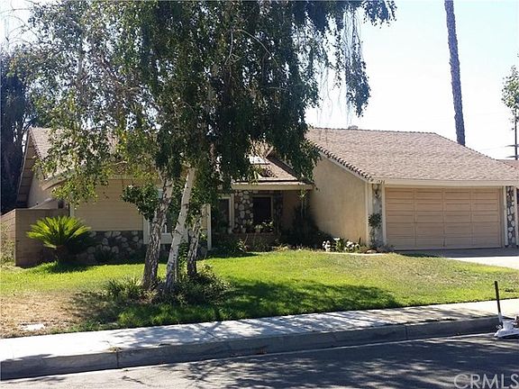 2nd image of 1526 S Azalea Ave