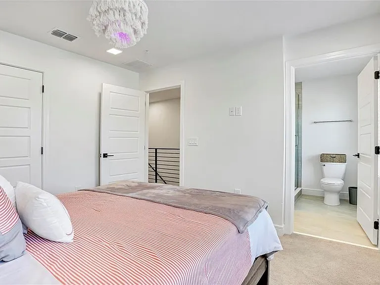 212 E Pineloch Ave — Photo 21