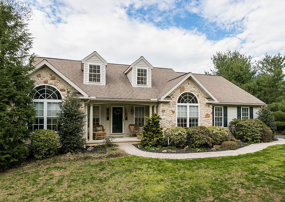 Welcome to 85 Pine Tree Dr!