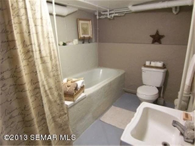 2nd image of 411 W BARNEY Street