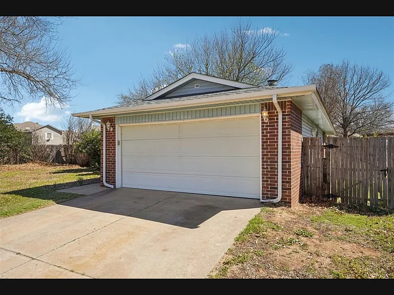 813 Ash Ct — Photo 5