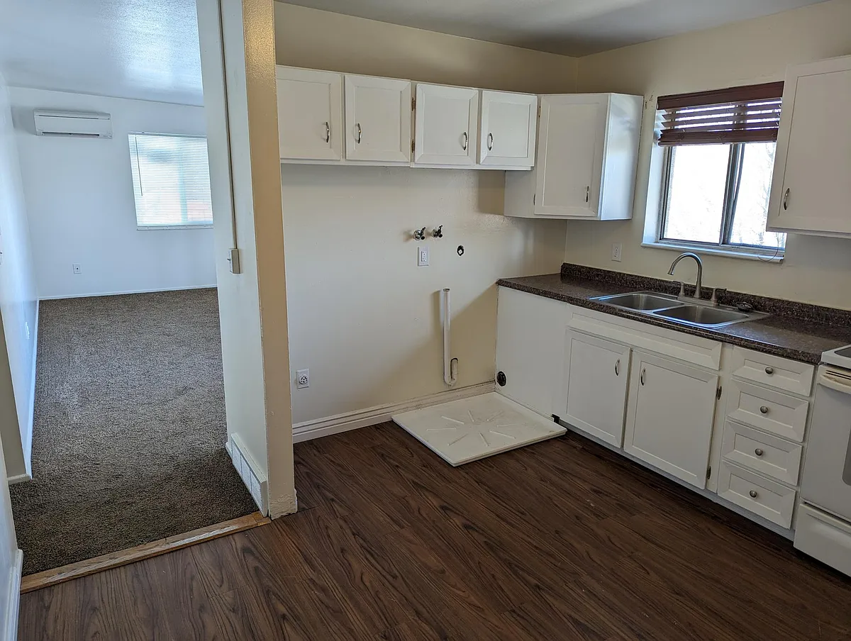 Building Photo - 306 E Downington Ave #3