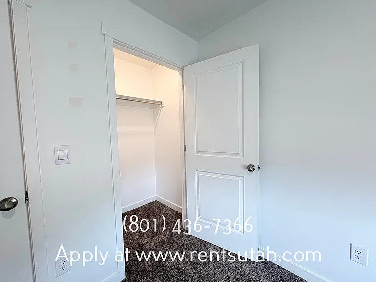 647 W Raintree Ln — Photo 23