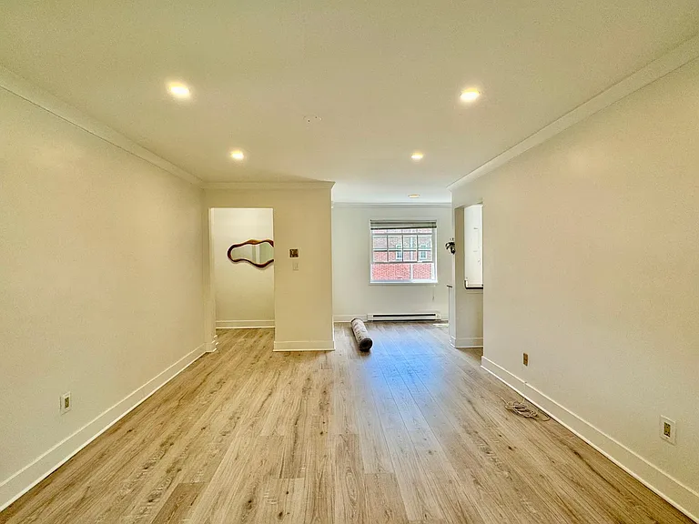 1718 W Abingdon Dr #202 — Photo 6