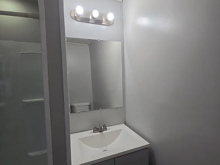 1709 Edison Ave — Photo 7