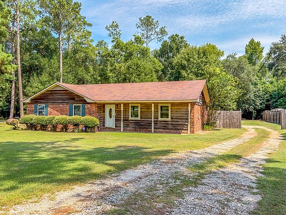 3rd image of 1605 Forest Ln