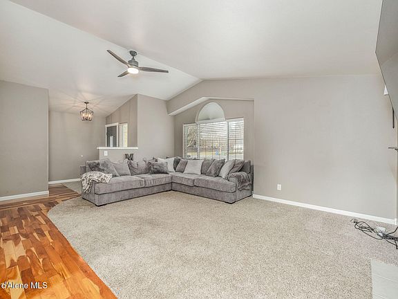 3rd image of 1066 E Ezra Ave