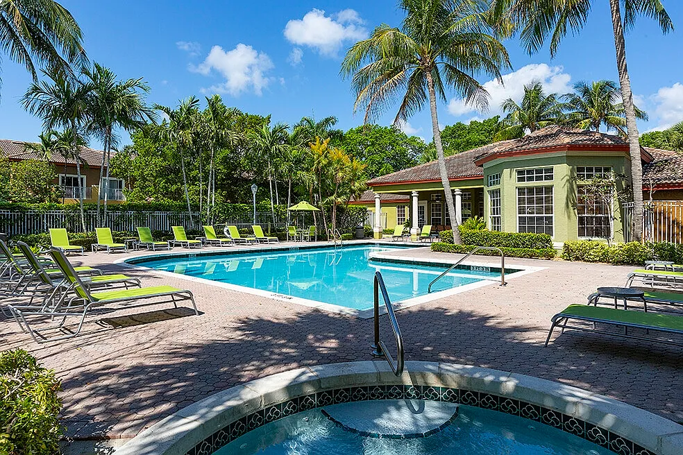 Delray Bay Apartments — Photo 3