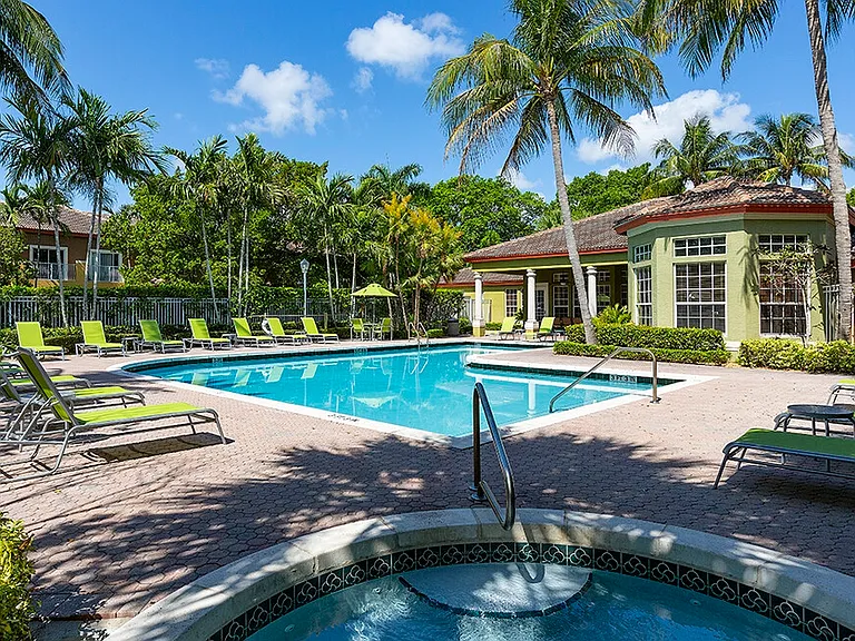 Delray Bay Apartments — Photo 3