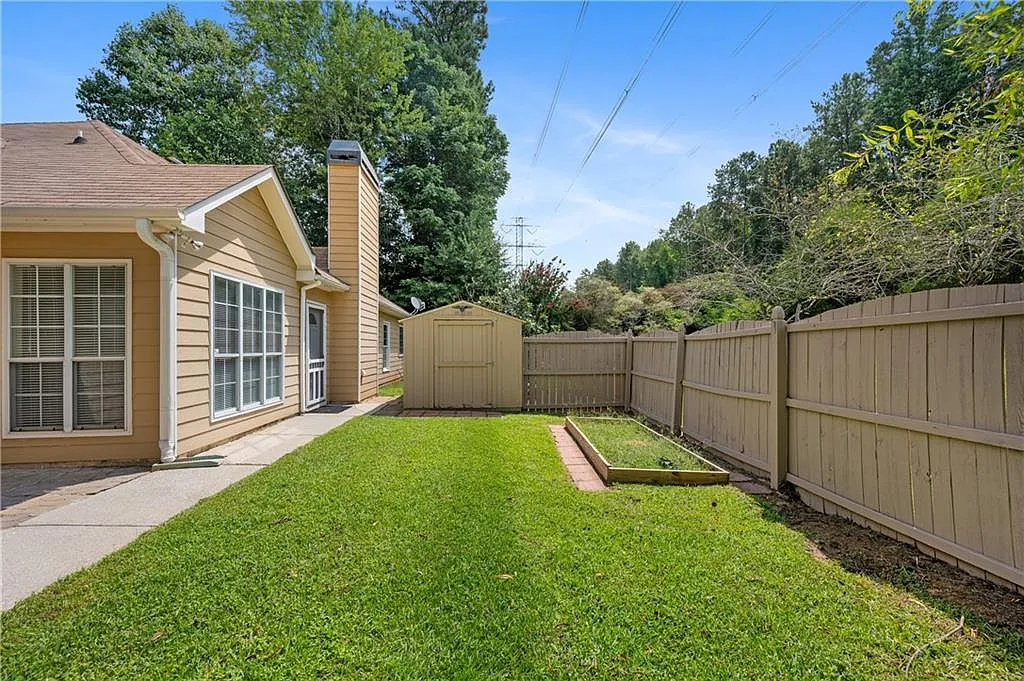4 bed, 2.0 bath, 1825 sqft, $2,500 — Photo 2