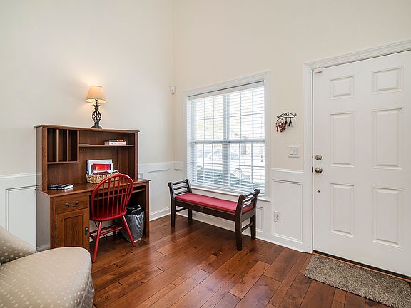 4th image of 2704 Jamestown Ct