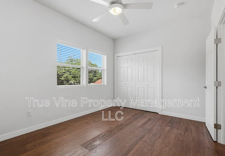 216 E Fest St — Photo 29
