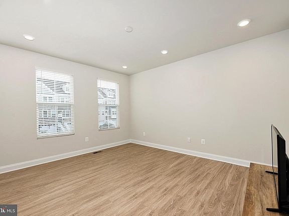 4th image of 35151 Wright Way