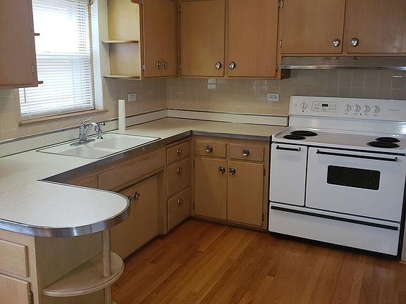 3rd image of 4929 N Marmora Ave #1