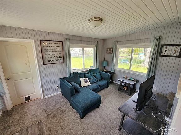 2nd image of 4184 Louise St